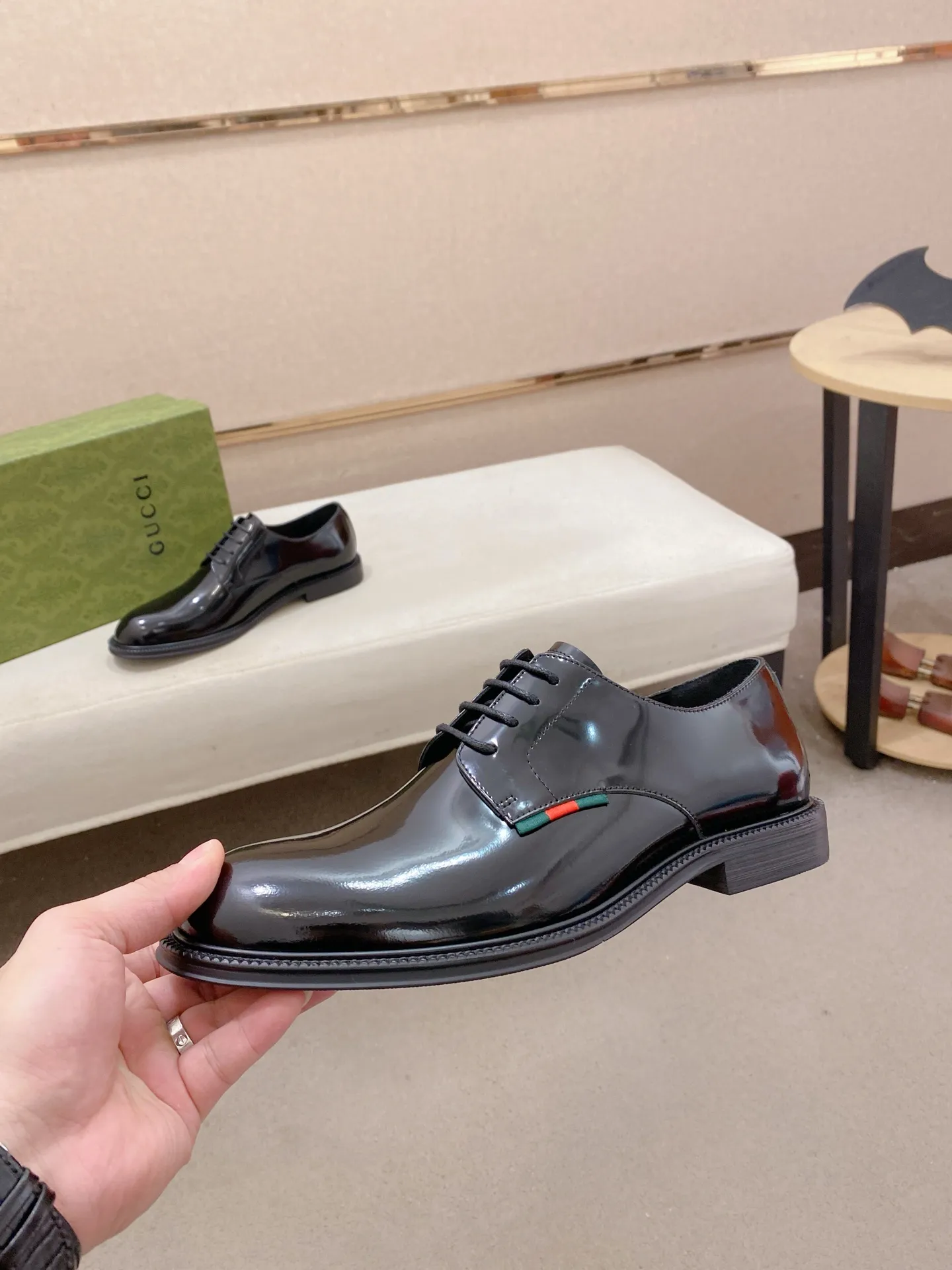 Men's shoes 💰: 520💰 (GUCCI) new series ss hot new products 💢 💠 Casual leather shoes 👞, first layer of cowhide, upper hardware buckles and logo on the sides of the shoe, brand logo on the insole and sole 💠 💎Upper: 100% cowhide 💎Inner: cowhide/100% 💎Feet: cowhide/100% 💎Sole: rubber/100% 💎SIZE: 38 39 40 41 42 43 44 Can be customized 45